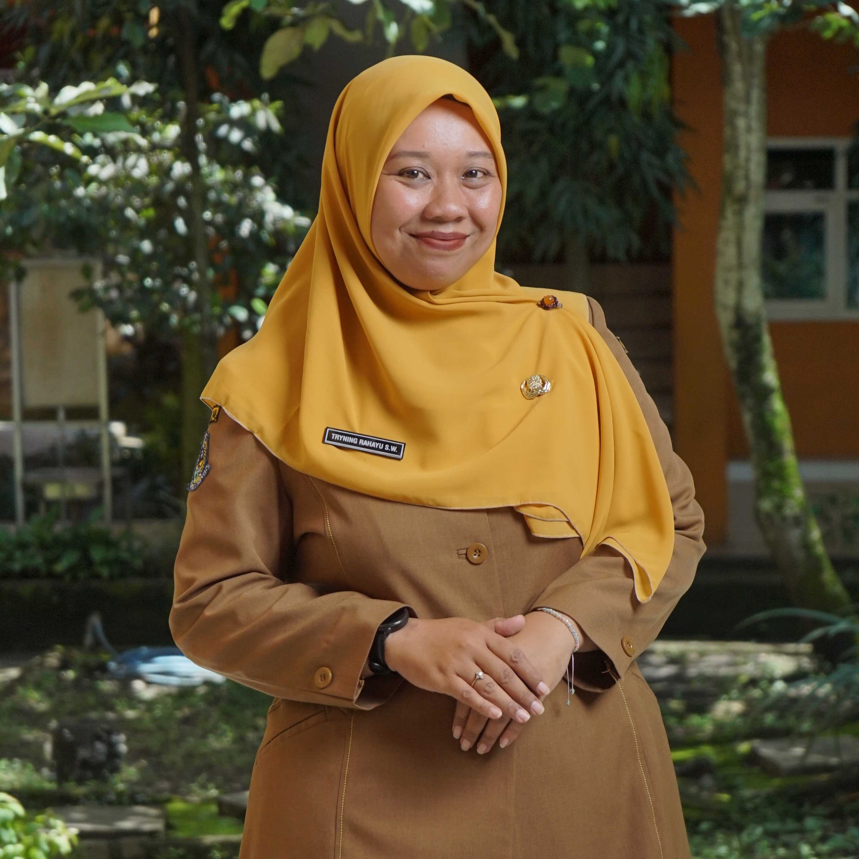 Tryning Rahayu Setya W., S.Pd., S.S.